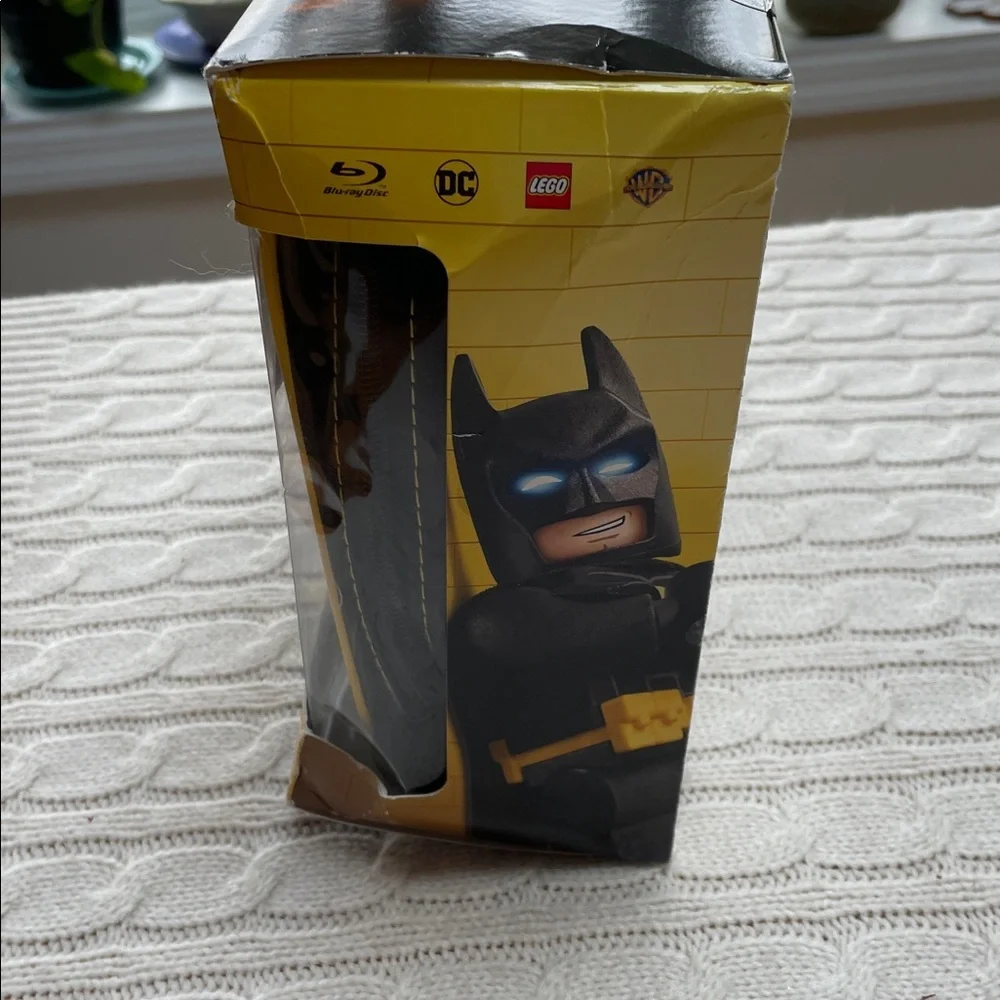 New Lego Batman Movie Blu-Ray and DVD lunchbox removable cape 2017 Warner Bros